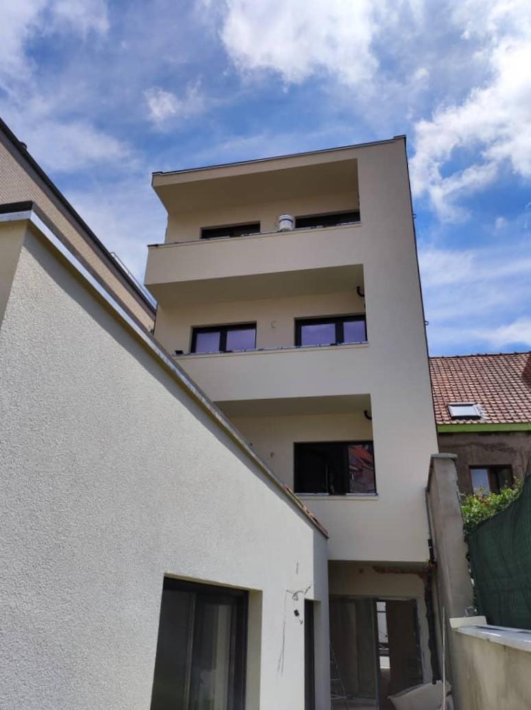 VASTRATEGY — gerenoveerde appartementen